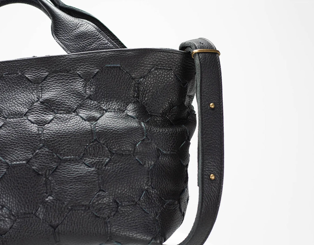 Helon purse - Handwoven black leather
