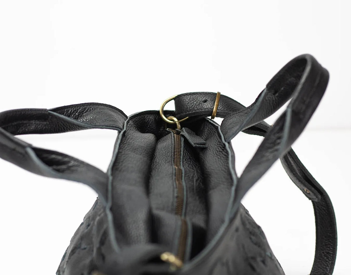 Helon purse - Handwoven black leather