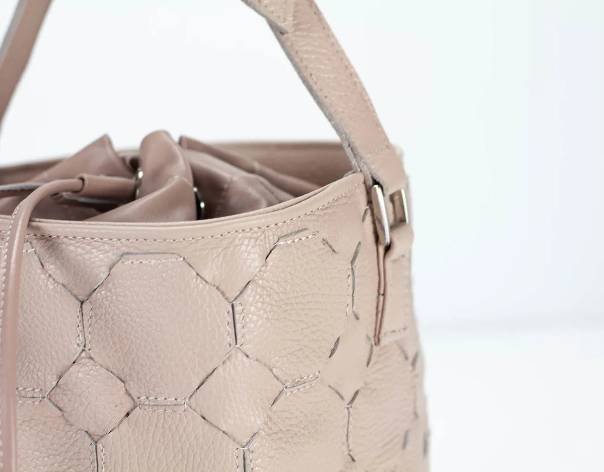Helon bucket bag - Handwoven powder pink leather