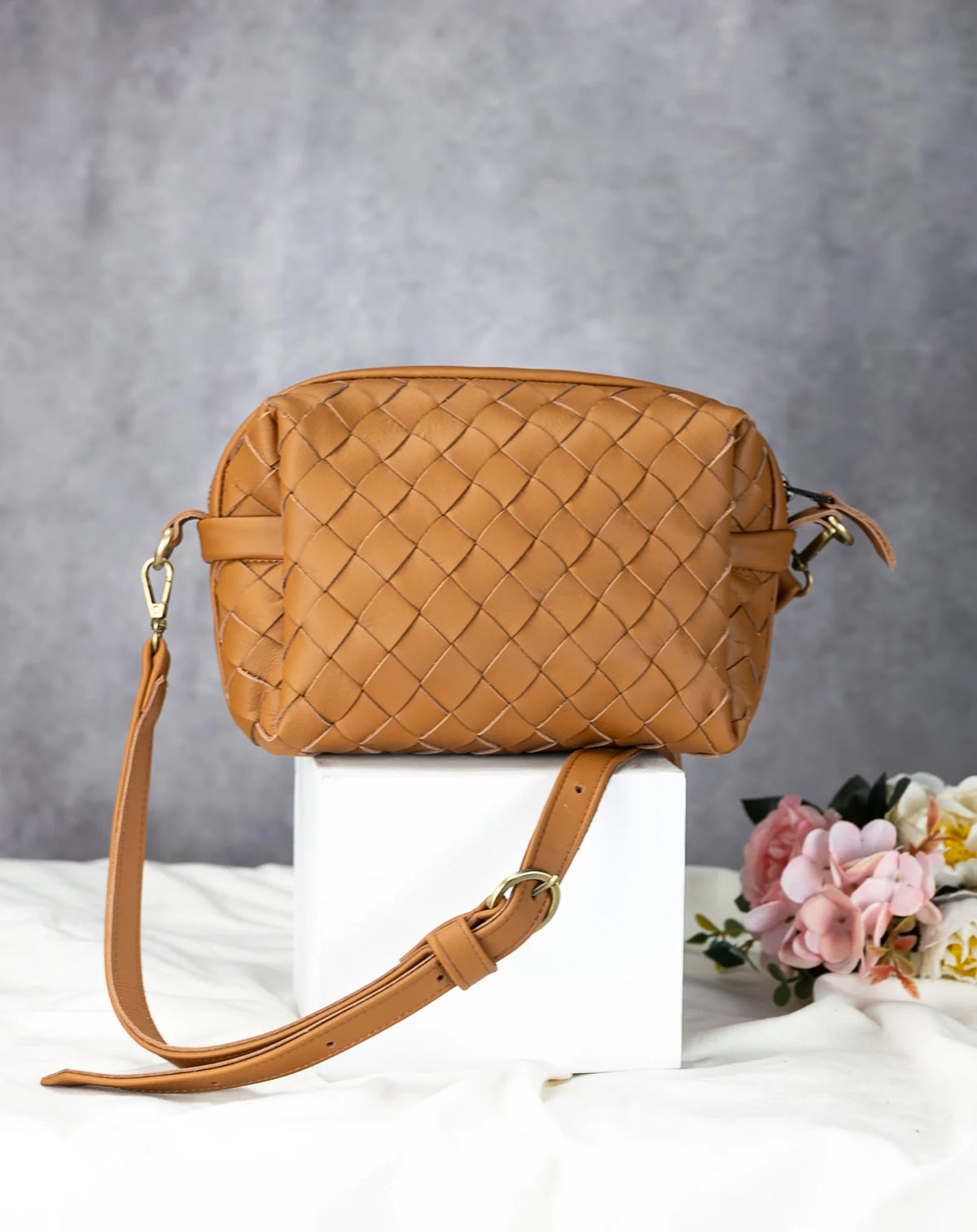 Calliope bag - Handwoven tabac brown leather