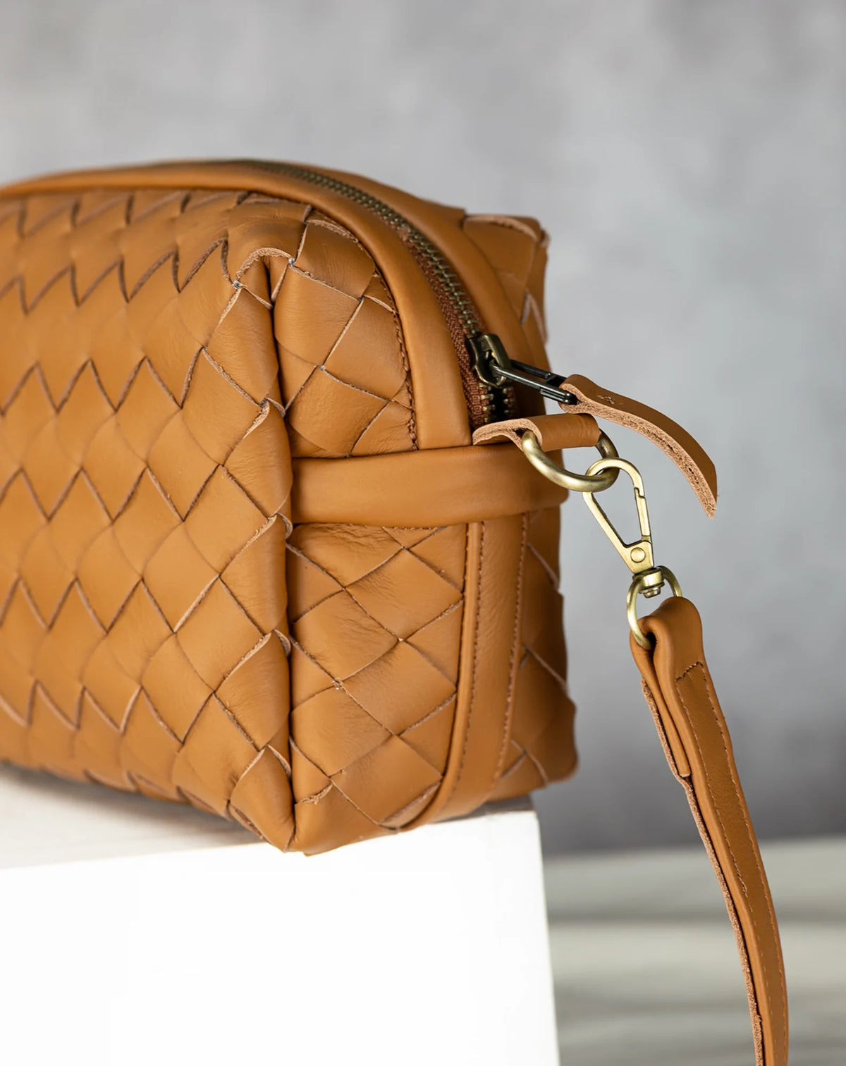 Calliope bag - Handwoven tabac brown leather