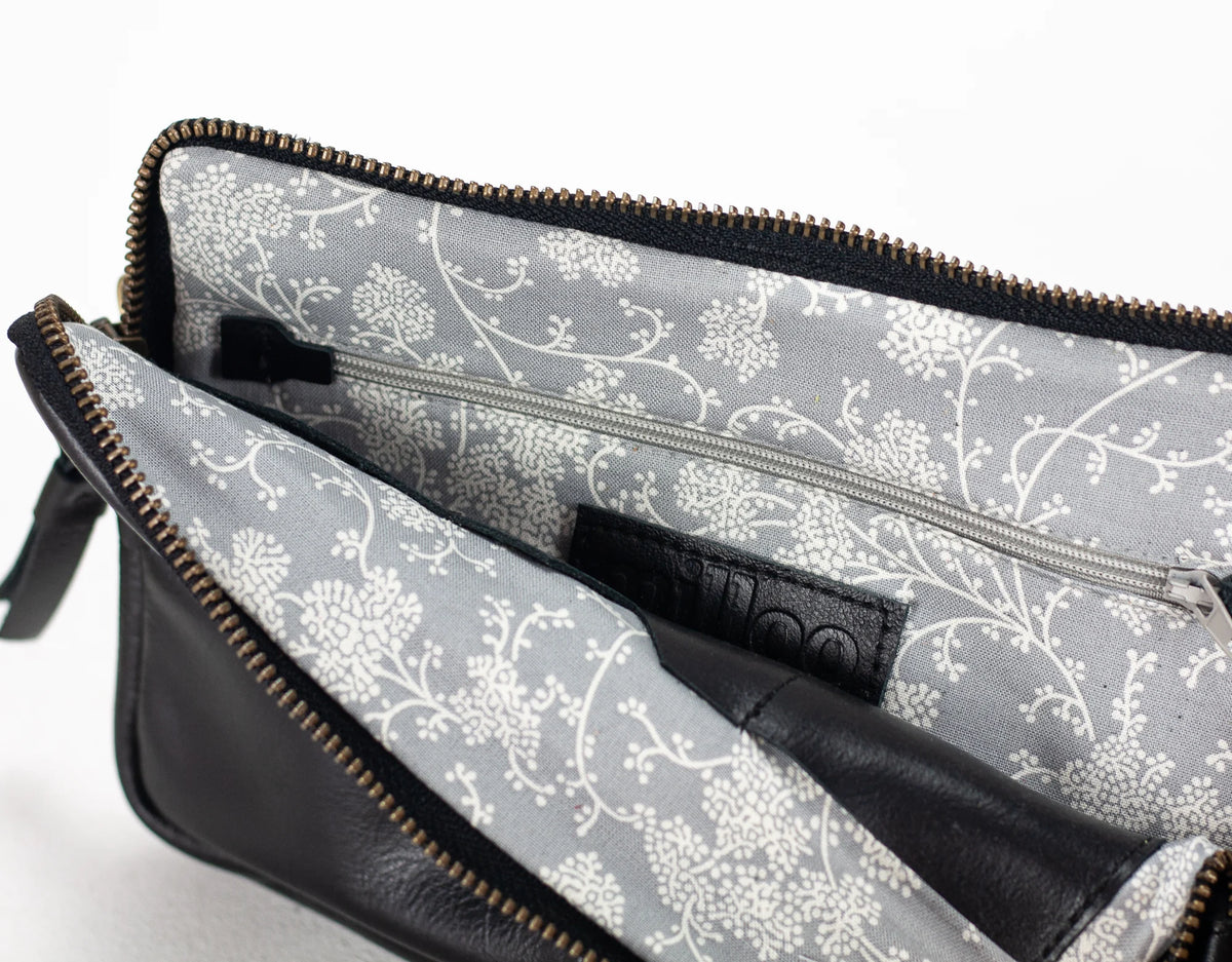 Antheia clutch wallet - Black leather