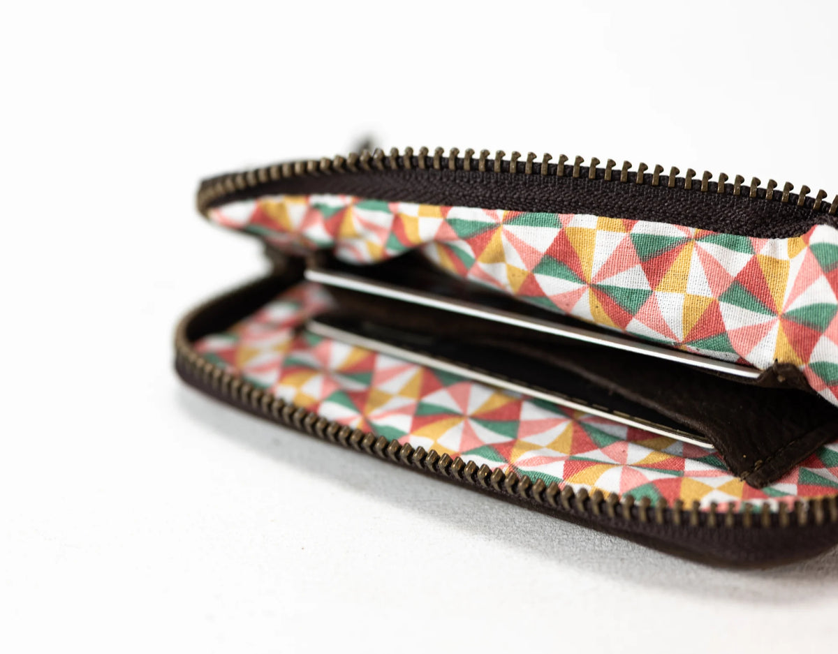 Zipped pouch with geometric pattern on a white background#color_brown-nubuck