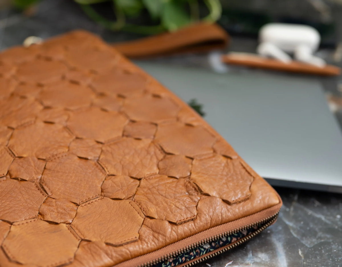 Athena Laptop Clutch - Brown leather