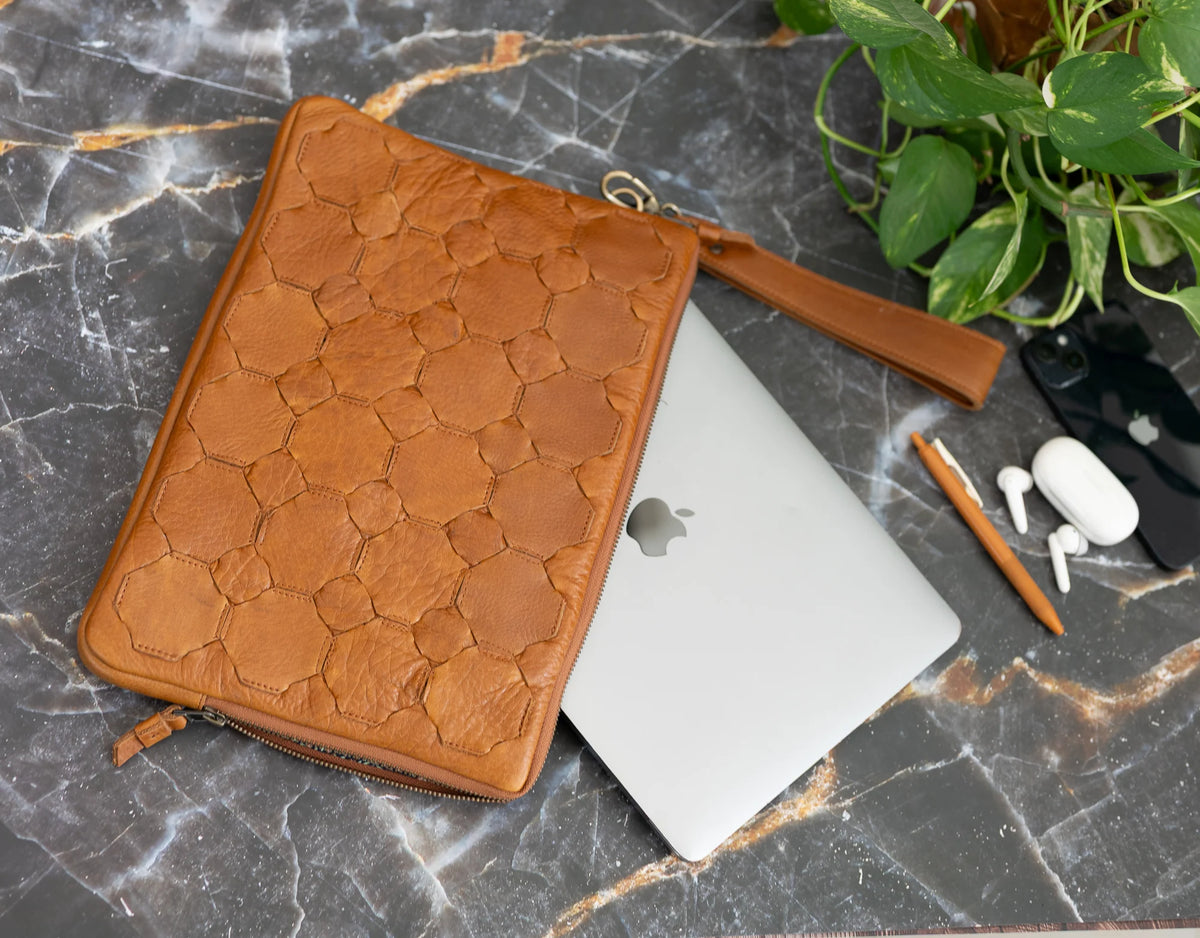 Athena Laptop Clutch - Brown leather