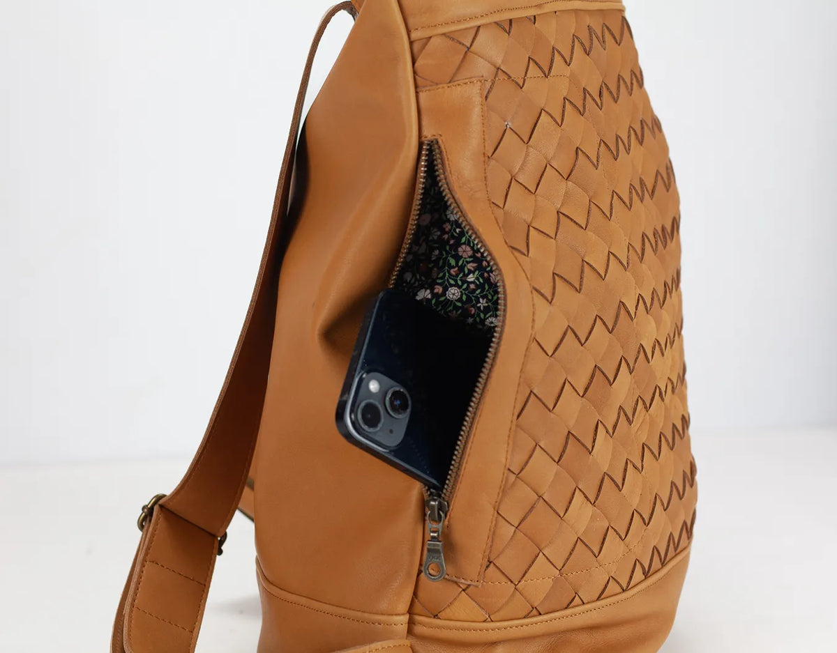 Minos backpack - Tabac brown hand woven leather