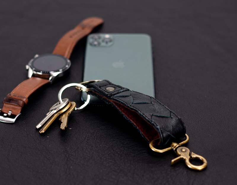 Leather handwoven keyring with clip - Black - milloobags