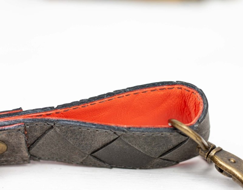 Leather handwoven keyring with clip - Grey distressed - milloobags